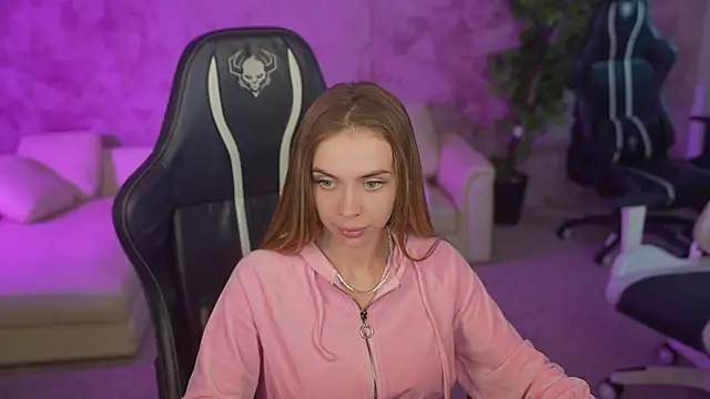 Snapshot of Anabelka054 chatting on 09.23.25 Anabelka054 online show from 09.23.25