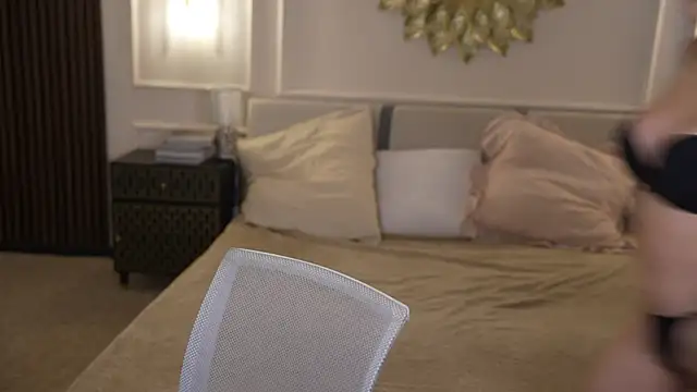 Snapshot of Anabelka054 chatting on 10.14.25 Anabelka054 online show from 10.14.25