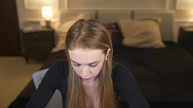 Snapshot of Anabelka054 chatting on 10.20.25 Anabelka054 online show from 10.20.25