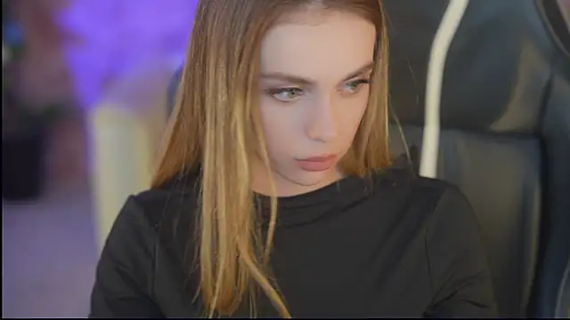 Snapshot of Anabelka054 chatting on 11.04.25 Anabelka054 online show from 11.04.25