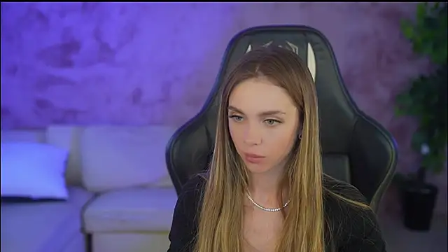 Snapshot of Anabelka054 chatting on 11.05.25 Anabelka054 online show from 11.05.25