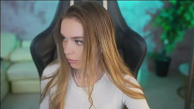 Snapshot of Anabelka054 chatting on 11.28.25 Anabelka054 online show from 11.28.25