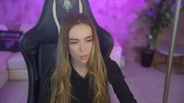 Snapshot of Anabelka054 chatting on 12.15.25 Anabelka054 online show from 12.15.25