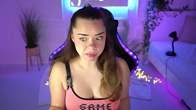 Snapshot of VixenMia chatting on 01.18.25 VixenMia online show from 01.18.25