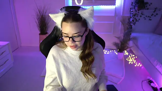 Snapshot of VixenMia chatting on 01.19.25 VixenMia online show from 01.19.25