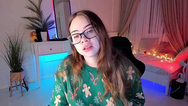 Snapshot of VixenMia chatting on 02.10.25 VixenMia online show from 02.10.25