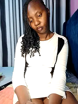 Snapshot of luxusroyce chatting on 03.13.25 luxusroyce online show from 03.13.25