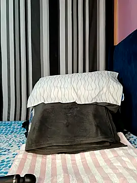 Snapshot of luxusroyce chatting on 11.06.25 luxusroyce online show from 11.06.25