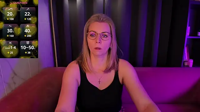 Annie Light online show from 03.04.25