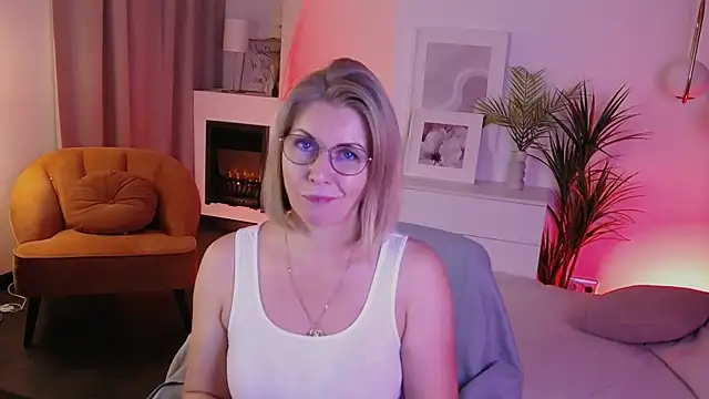 Annie Light online show from 10.15.25