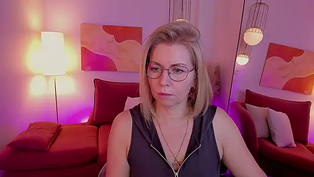 Annie Light online show from 11.12.25