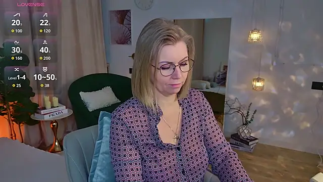 Annie Light online show from 04.21.26