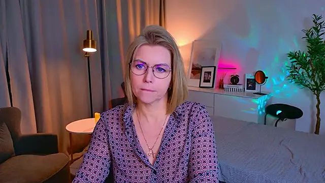 Annie Light online show from 04.25.26