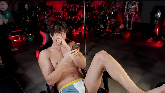 Snapshot of dirty-boss chatting on 12.18.25 dirty-boss online show from 12.18.25