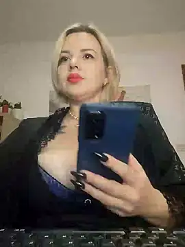 Snapshot of Ladykaos chatting on 12.28.24 Ladykaos online show from 12.28.24