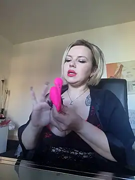 Snapshot of Ladykaos chatting on 03.11.25 Ladykaos online show from 03.11.25