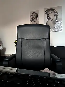 Snapshot of Ladykaos chatting on 09.27.25 Ladykaos online show from 09.27.25