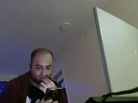 Snapshot of alphaswitchard chatting on 12.19.24 alphaswitchard online show from 12.19.24