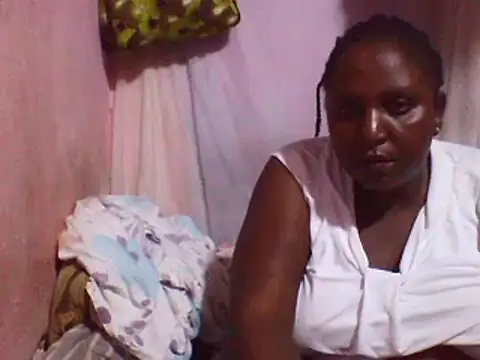 Snapshot of big_clits chatting on 03.18.25 big clits online show from 03.18.25