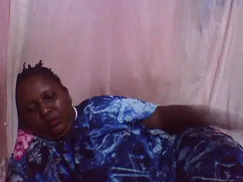 Snapshot of big_clits chatting on 10.03.25 big clits online show from 10.03.25