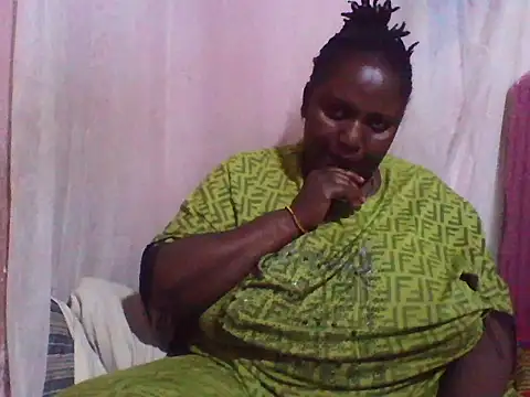 Snapshot of big_clits chatting on 10.07.25 big clits online show from 10.07.25