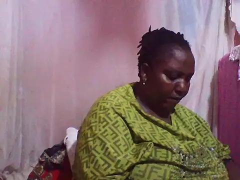 Snapshot of big_clits chatting on 10.11.25 big clits online show from 10.11.25