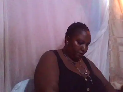 Snapshot of big_clits chatting on 10.13.25 big clits online show from 10.13.25