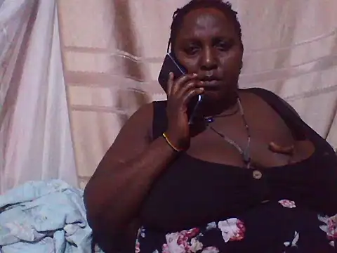 Snapshot of big_clits chatting on 10.19.25 big clits online show from 10.19.25