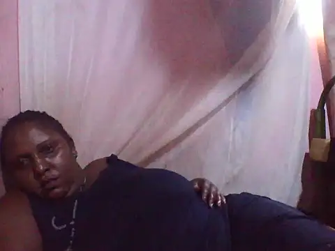 Snapshot of big_clits chatting on 11.12.25 big clits online show from 11.12.25