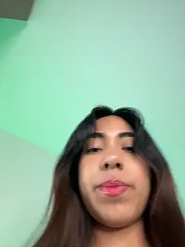 laylasaenz online show from 02.04.26