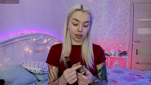 LillyMoure  online show from 11.08.25