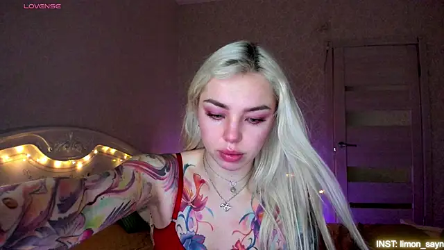 LillyMoure  online show from 04.24.26