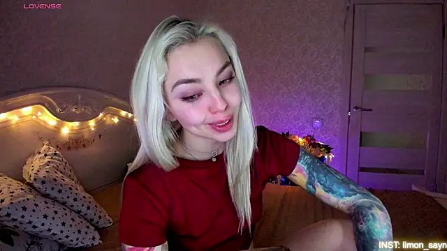 LillyMoure  online show from 04.29.26