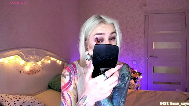 LillyMoure  online show from 05.18.26