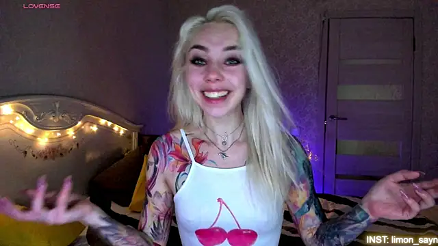 LillyMoure  online show from 06.20.26