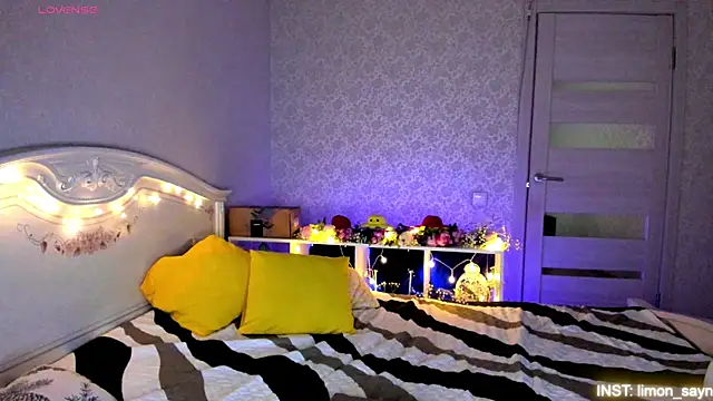 LillyMoure  online show from 07.20.26