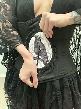 MissCumberdale online show from 09.13.25