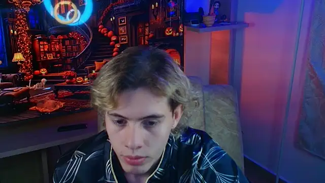 Snapshot of dimitri_tv chatting on 10.13.25 dimitri tv online show from 10.13.25