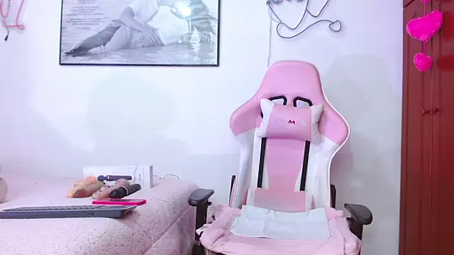 Amelie Rousell online show from 01.18.25