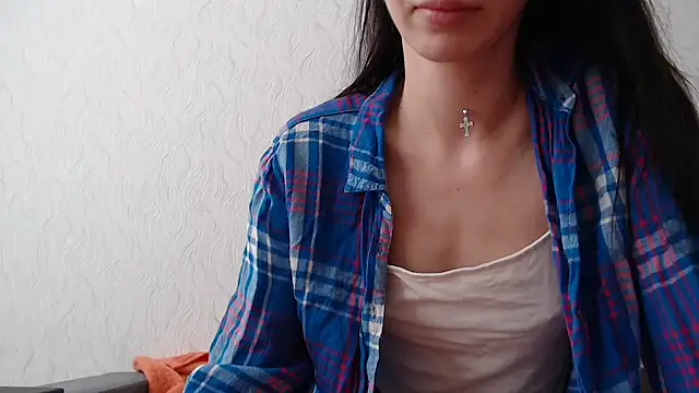 Snapshot of HoneyWiles chatting on 02.07.25 HoneyWiles online show from 02.07.25