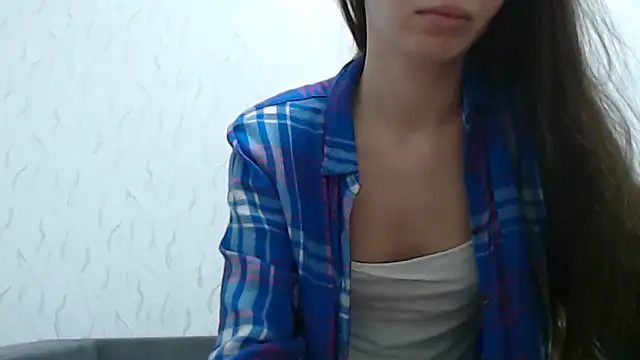 Snapshot of HoneyWiles chatting on 11.12.25 HoneyWiles online show from 11.12.25