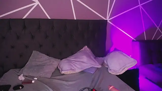 Miss Loise online show from 03.18.25