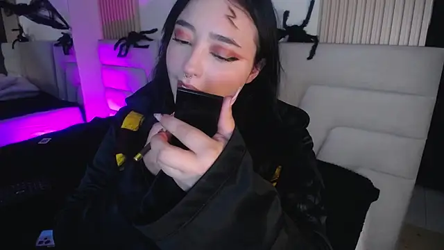 Miss Loise online show from 10.31.25