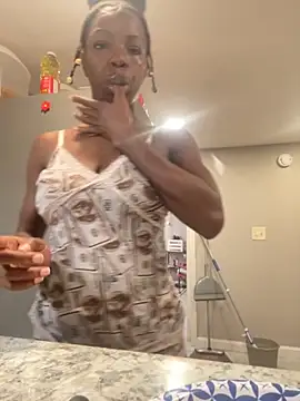 Snapshot of wishwashhy22 chatting on 11.18.25 wishwashhy22 online show from 11.18.25