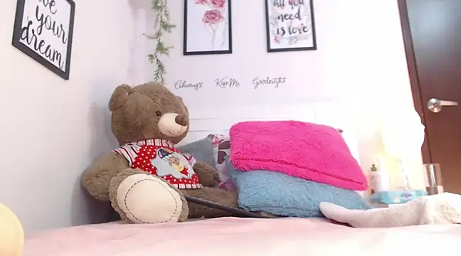 Snapshot of Joliet chatting on 02.04.25 Joliet online show from 02.04.25