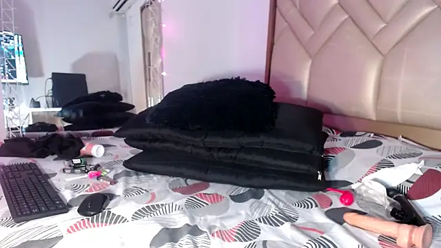 Snapshot of Kenya_Agu chatting on 01.10.25 Kenya Agu online show from 01.10.25