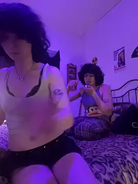 Snapshot of Bunny_y chatting on 12.18.25 Bunny y online show from 12.18.25