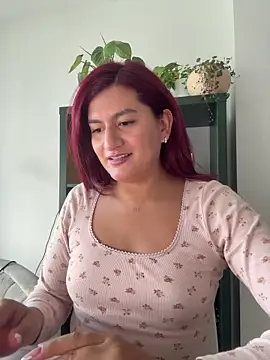 Snapshot of ari_artis chatting on 09.09.25 ari artis online show from 09.09.25