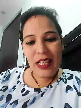 Snapshot of Poojabhabi101 chatting on 12.17.24 Poojabhabi101 online show from 12.17.24