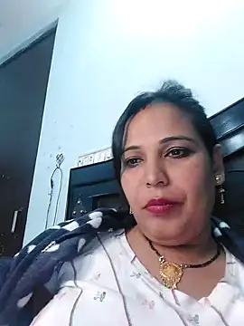 Snapshot of Poojabhabi101 chatting on 12.18.24 Poojabhabi101 online show from 12.18.24